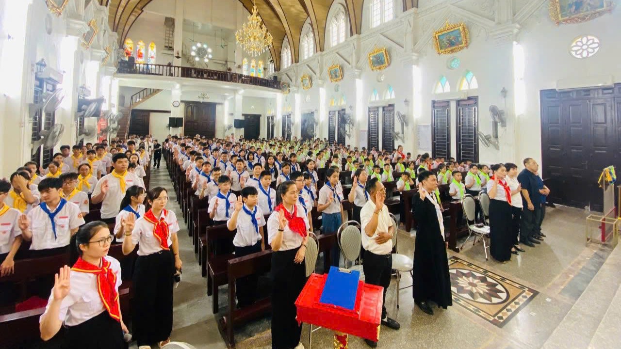 Giáo xứ Cẩm Phả: Khai giảng năm học Giáo lý 2026 - 2027